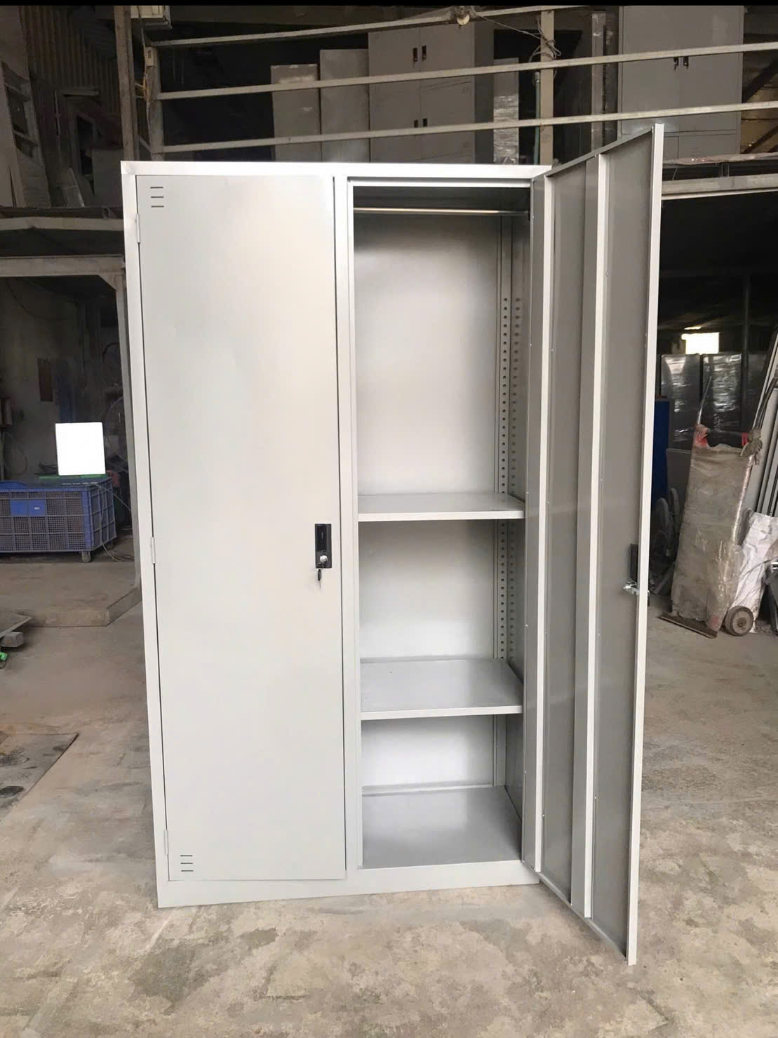 Tủ Sắt Đựng Quần Áo Gia Đình 3 Cánh Sơn Tĩnh Điện
